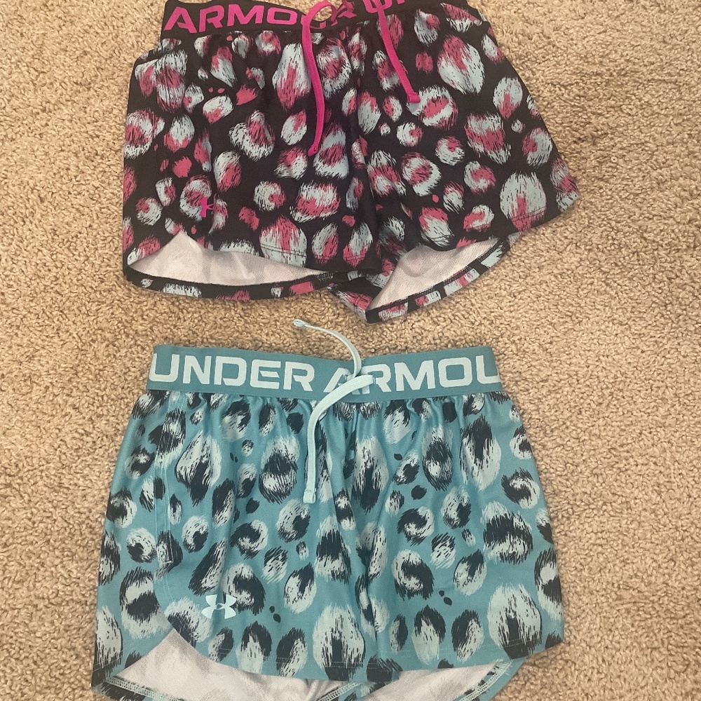 UA youth heatgear medium shorts